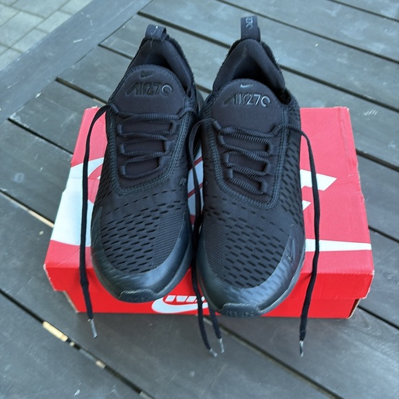 Nike Air Max 270 Men's Triple Black running Sneakers, size 7 men’s - Picture 2 of 8